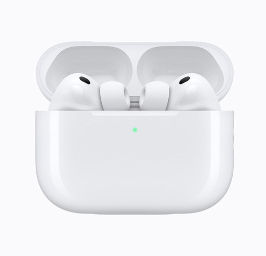AirPods Pro 3 i et åbent hvidt opladningsetui