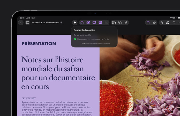 Écran d’iPad Pro 13 affichant l’interface de Keynote, une diapositive de présentation violette et la fonctionnalité Nettoyer la diapositive