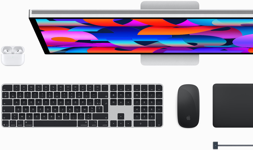 Accessoires Mac : AirPods, Studio Display, Magic Keyboard, Magic Mouse, Magic Trackpad, câble de charge MagSafe en couleur minuit
