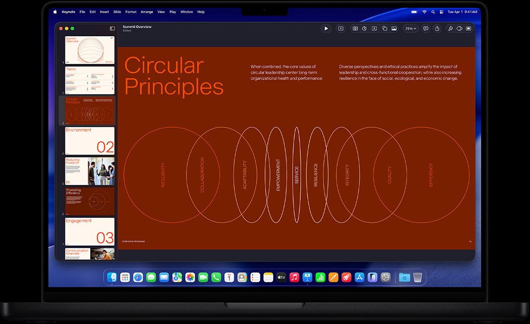 Layar MacBook Pro memperlihatkan Keynote yang sedang dibuat untuk sebuah konferensi bisnis