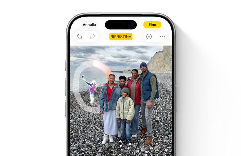 L’interfaccia dello strumento Ripulisci con un oggetto sullo sfondo di una foto selezionato per essere eliminato