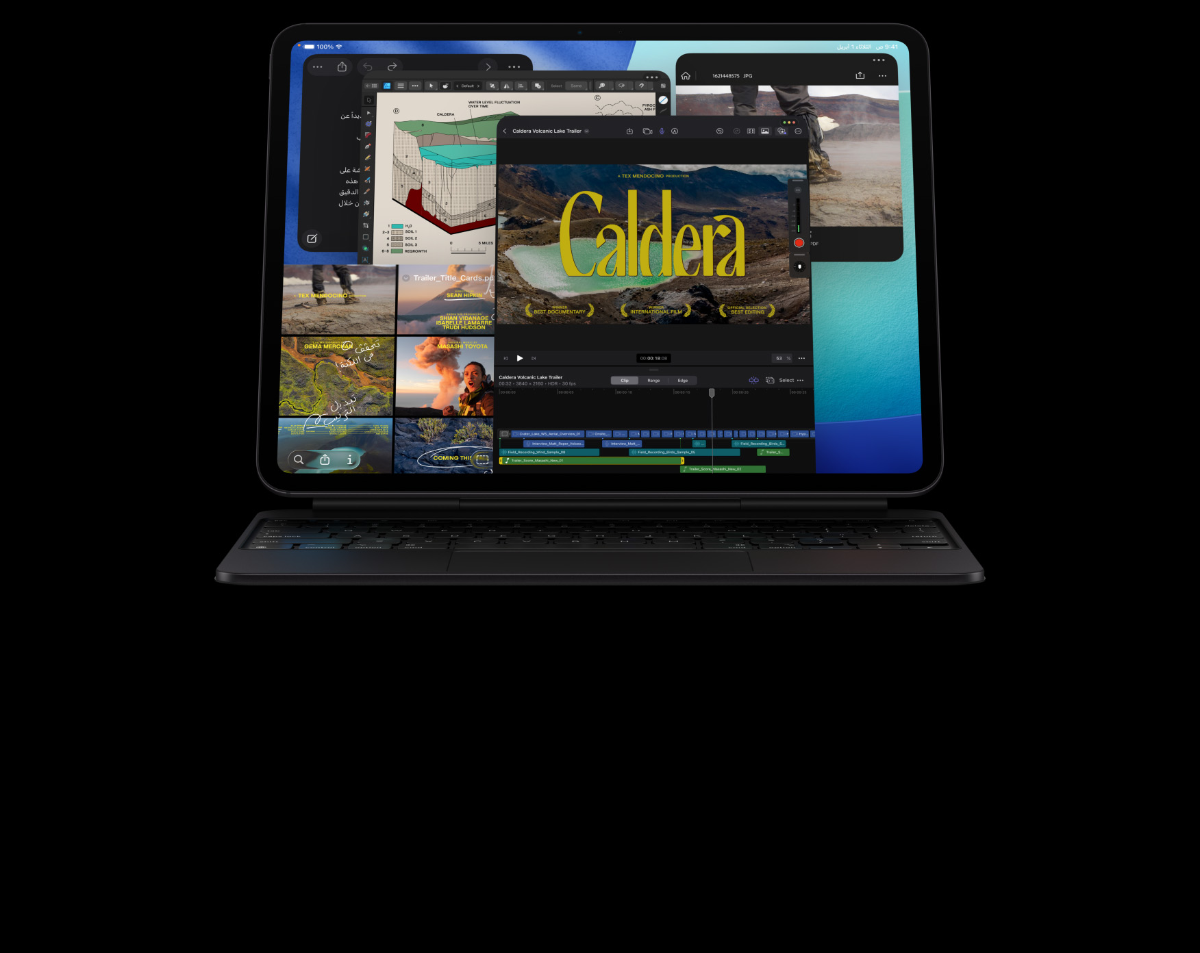 جهاز iPad&nbsp;Pro، الجزء الأمامي الخارجي، الوضع الأفقي، لون أسود فلكي، متصل بلوحة مفاتيح ماجيك، لون أسود فلكي، الشاشة تعرض نوافذ تطبيقات متعددة تشمل تطبيق Final&nbsp;Cut&nbsp;Pro مع ميزات تعديل فيديو متعددة وشريط زمني، وتطبيقَي الخرائط والملاحظات، ومقاطع وسائط متنوعة