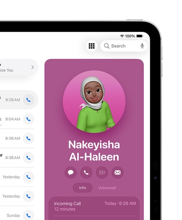 iPad يبدو فيه الجزء الأمامي الأيمن من الشاشة يعرض بطاقة جهة اتصال في تطبيق الهاتف مفتوحة مع خيارَي الرسالة والاتصال وغيرهما