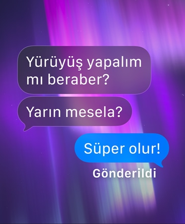 Mesajlar’da bir grup sohbetinde arka plan olarak kullanılan kuzey ışıkları görseli