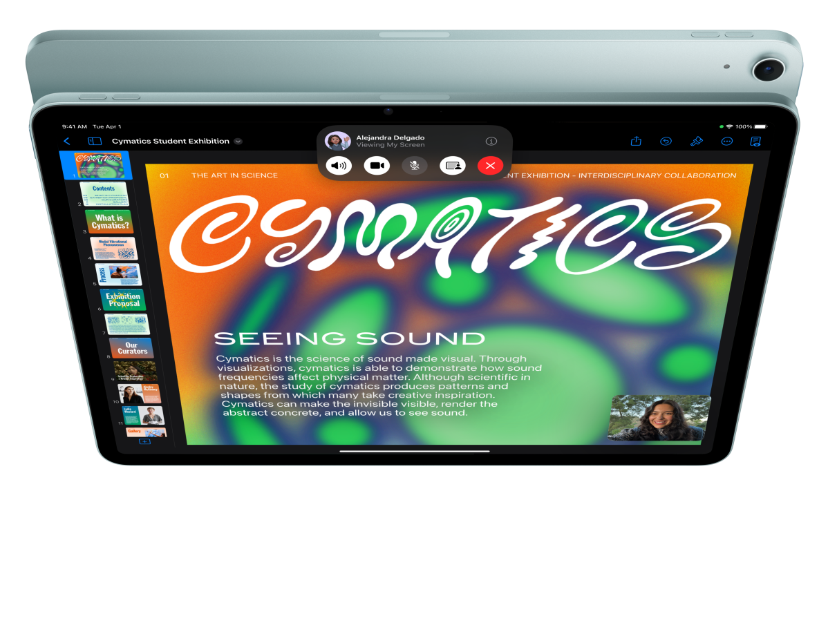 iPad Air priekšpuses skats, lietotājs izmanto FaceTime un apskata Keynote prezentāciju, aiz tās redzama vēl viena iPad Air aizmugure