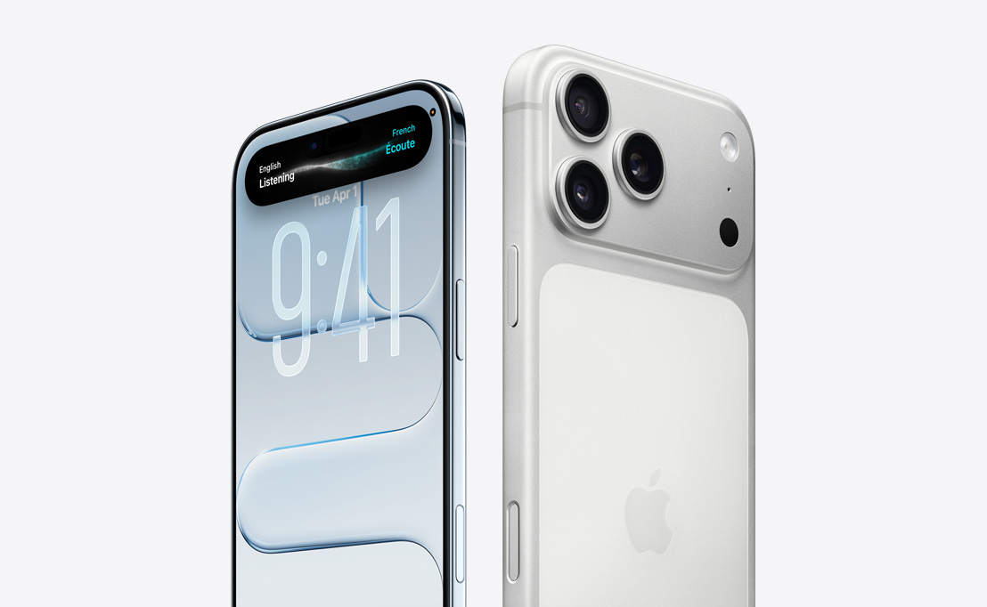 Bagsiden af iPhone 16 Pro i sandfarvet titanium viser tre kameralinser, bag ved en anden iPhone 16 Pro med fokus på mulighederne med Dynamic Island på skærmen.