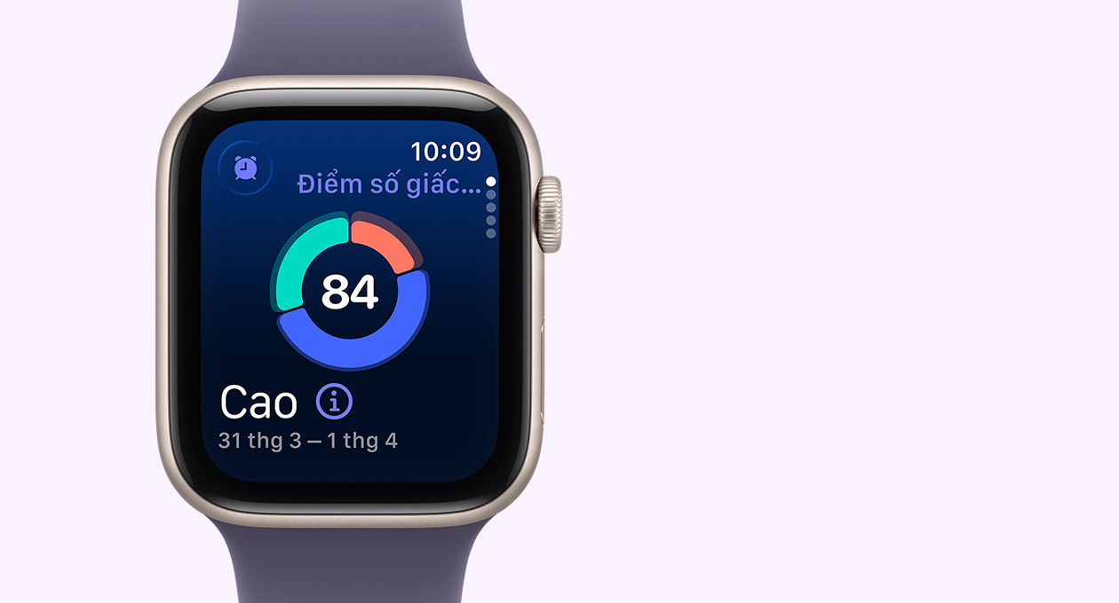 Apple Watch SE 3, vỏ nhôm, màu ánh sao, màn hình hiển thị biểu đồ hình tròn của điểm số giấc ngủ, mặt ngoài bên phải, Digital Crown, Dây Đeo Thể Thao, màu tím sương khói